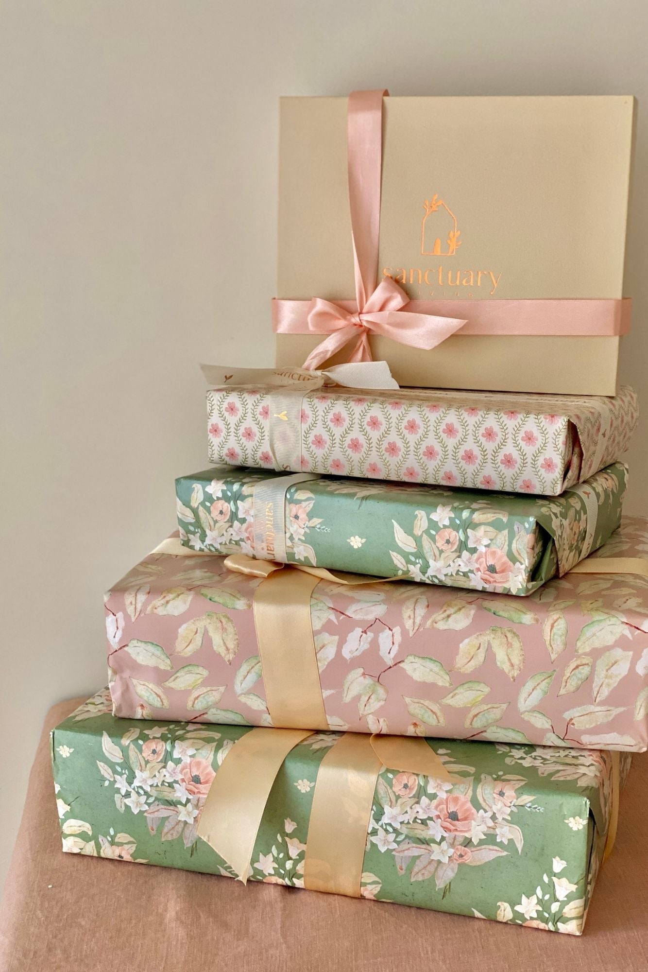 Meadow Apricot Gift Set-Mats, Napkins & Napkin Rings
