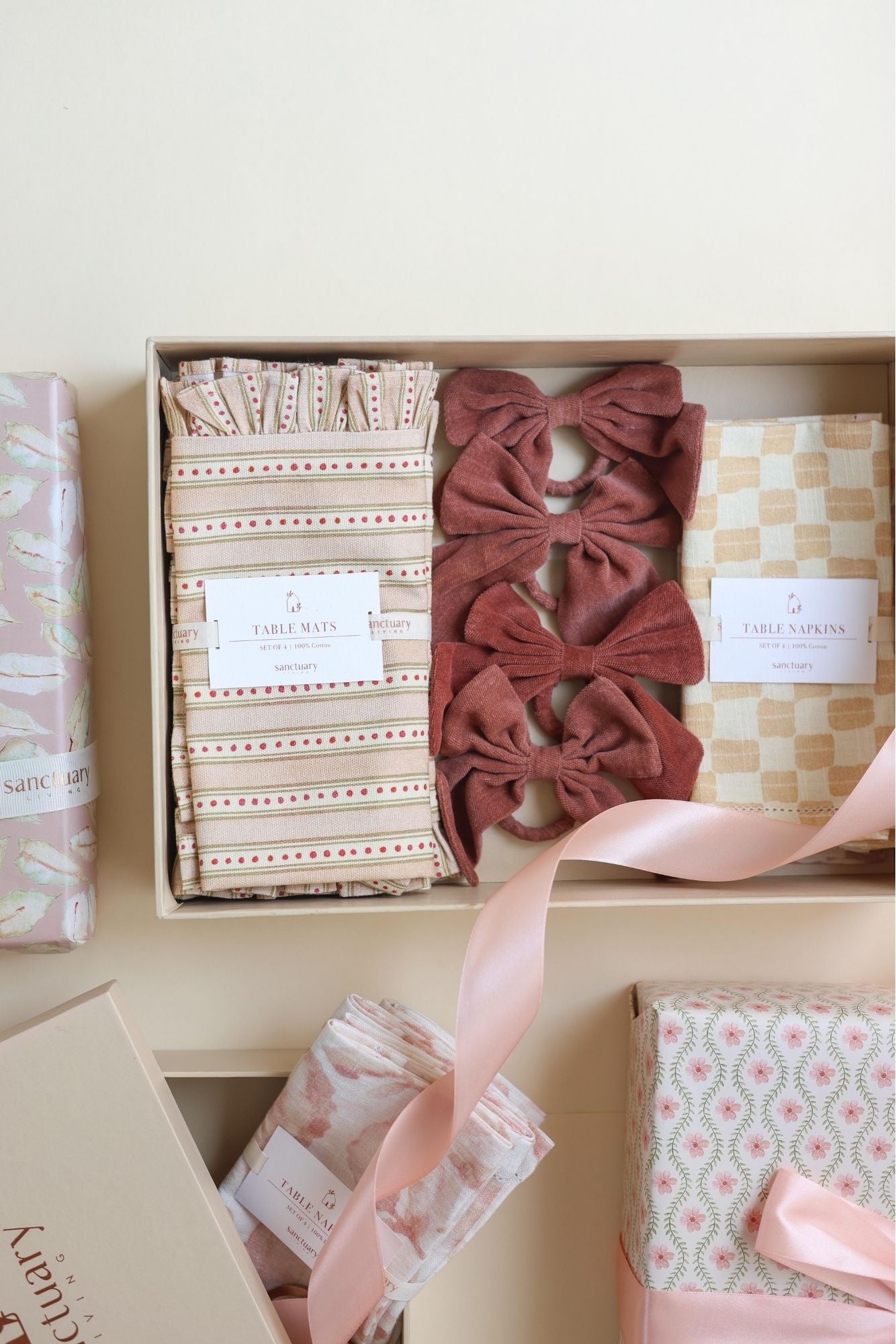 Meadow Apricot Gift Set-Mats, Napkins & Napkin Rings