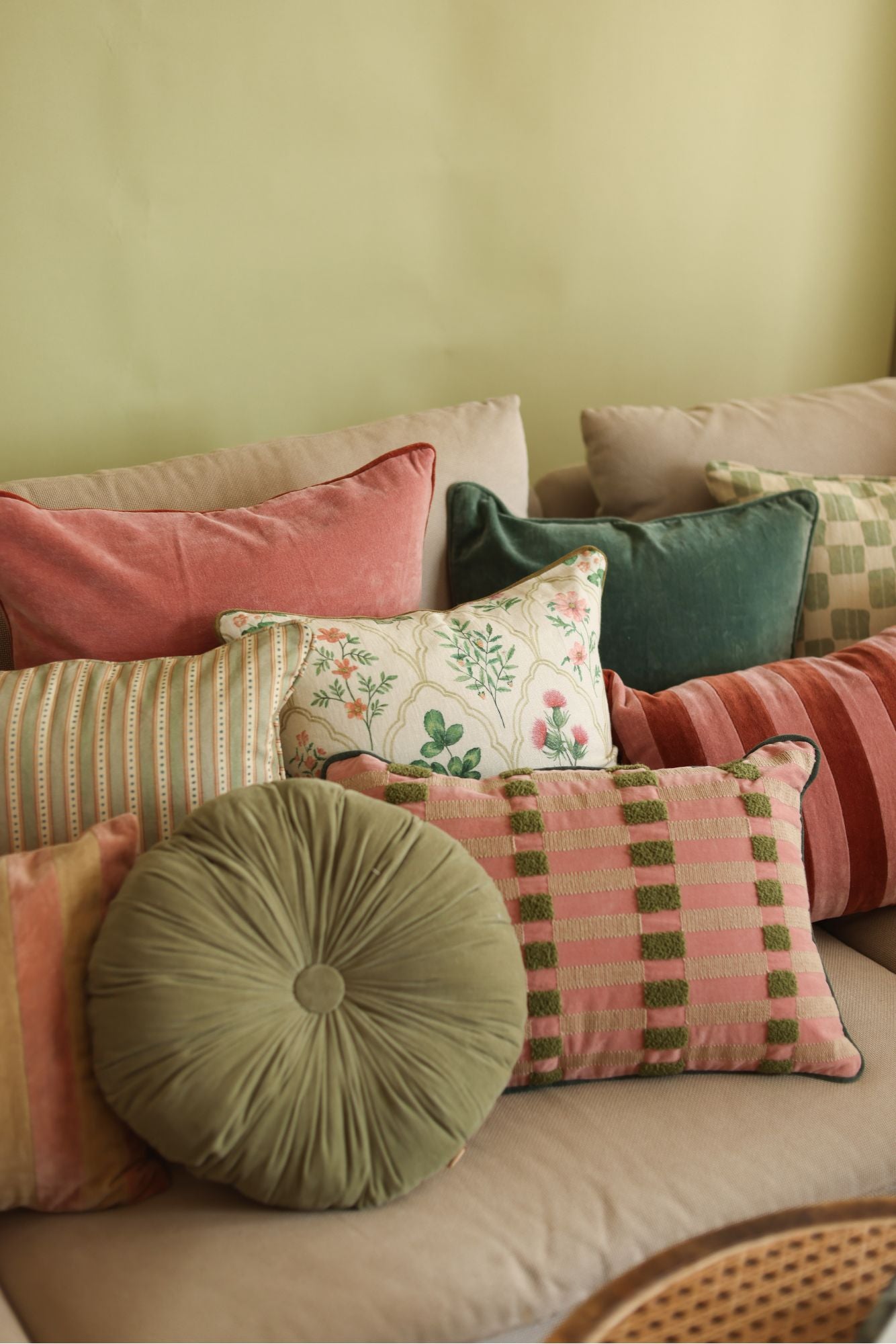 Cuddle Fern Velvet Round Cushion