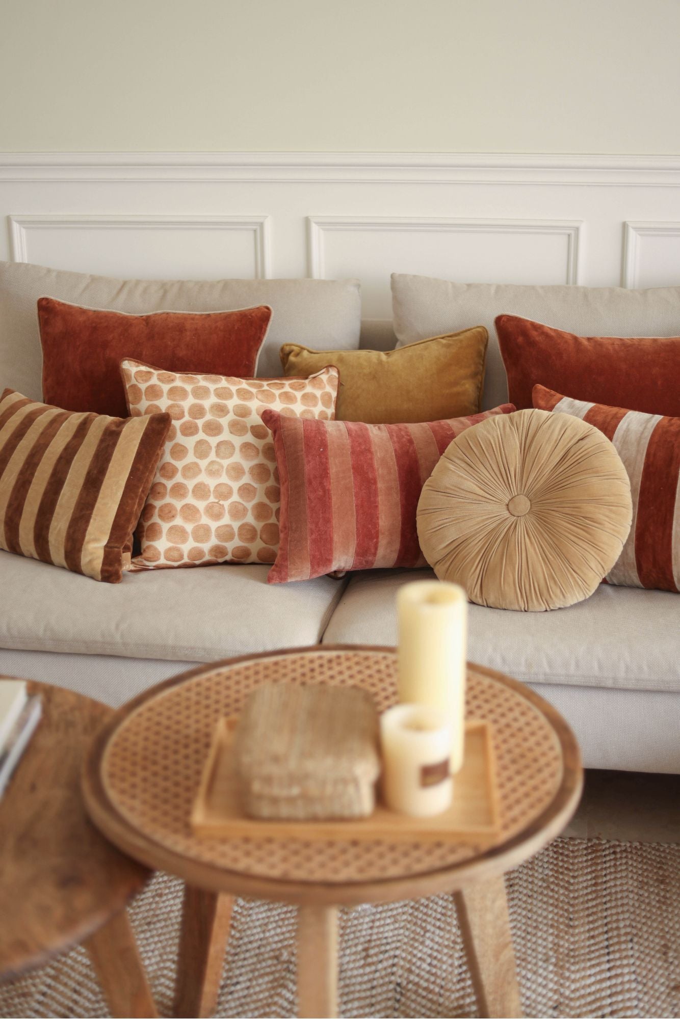 Cuddle Oatmeal Velvet Round Cushion