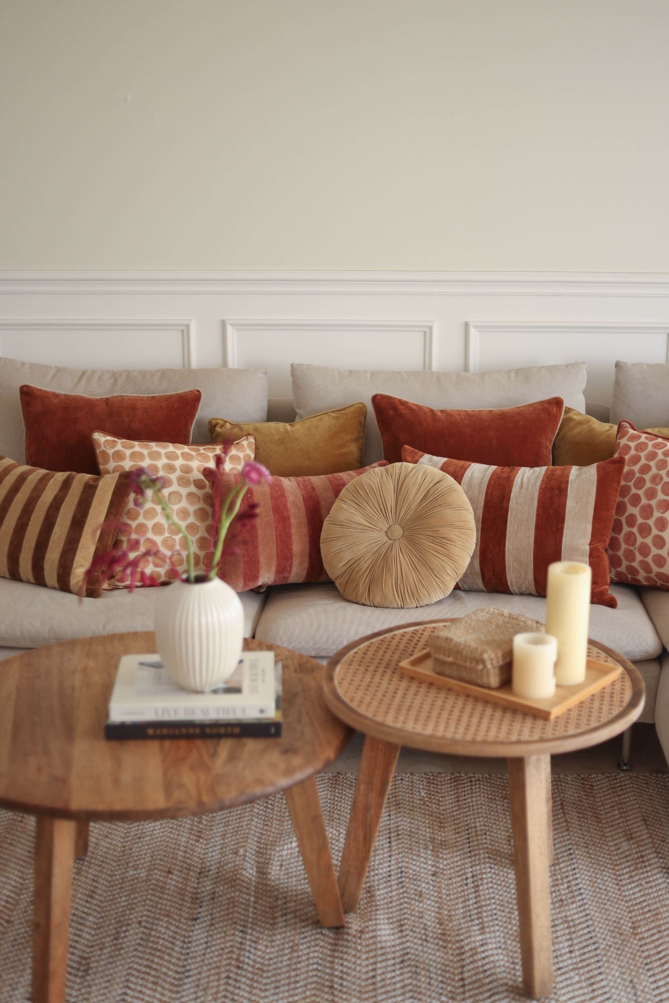 Cuddle Oatmeal Velvet Round Cushion