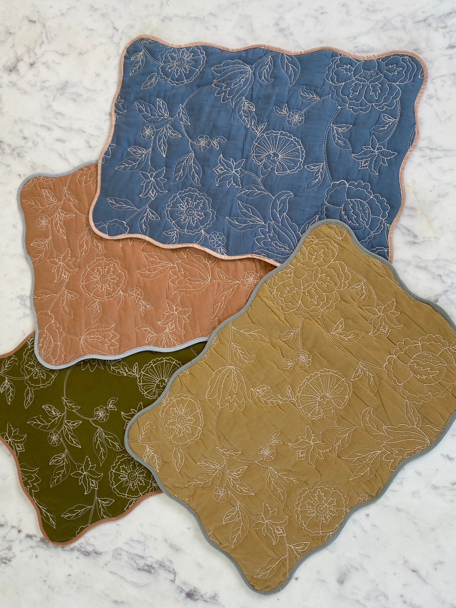 Rosabelle Chintz Olive Scallop Mats-Set of 2