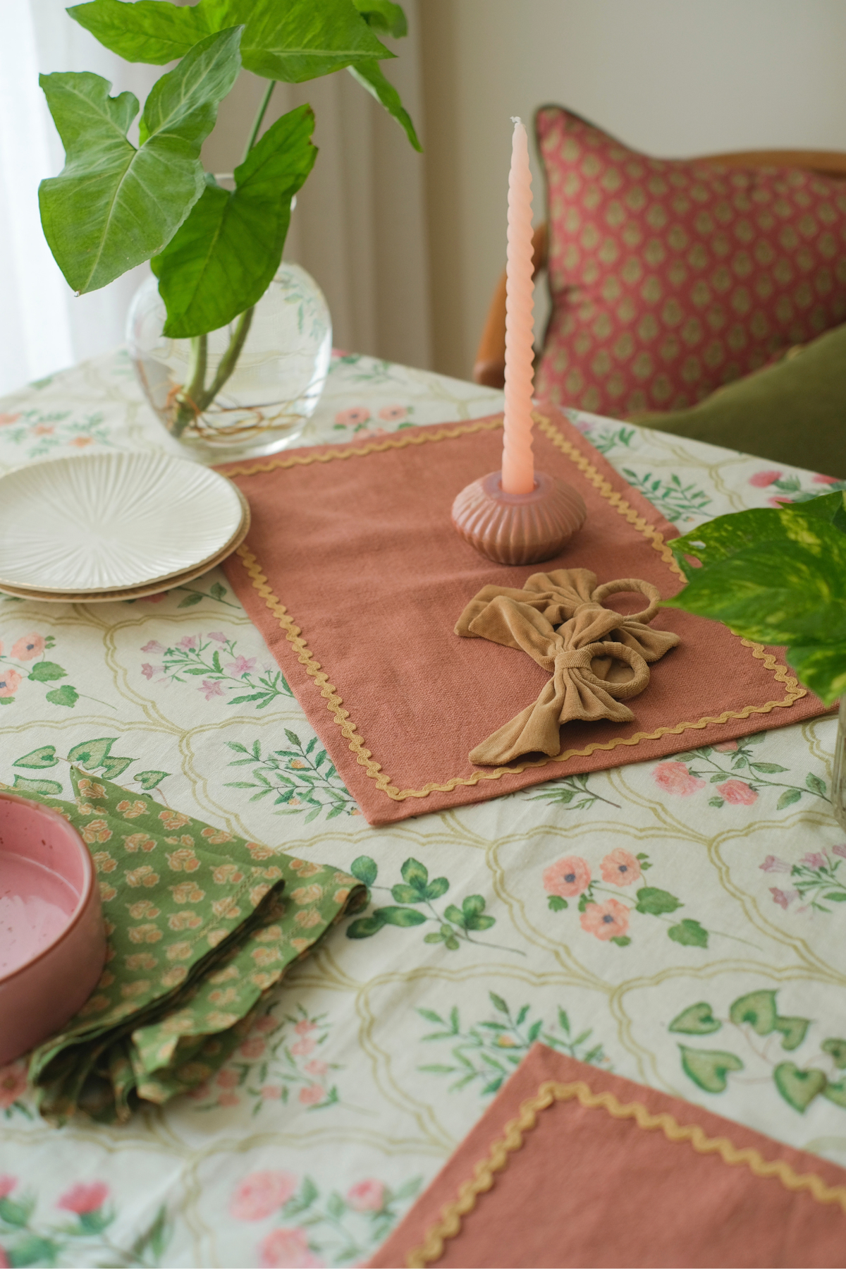 Eden Rose Linen Table Cover