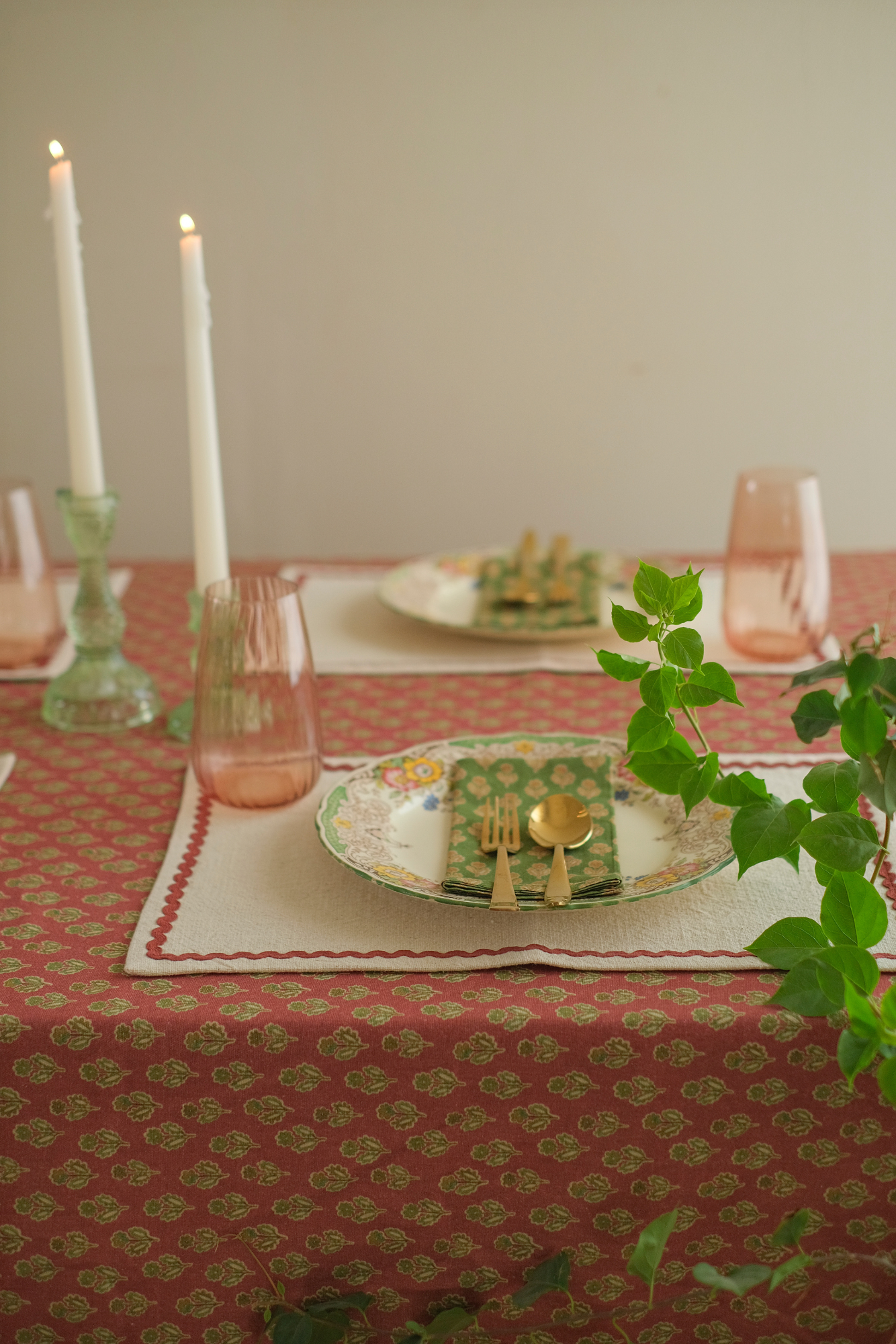 Viola Ruffle Carmine Cotton Table Cover