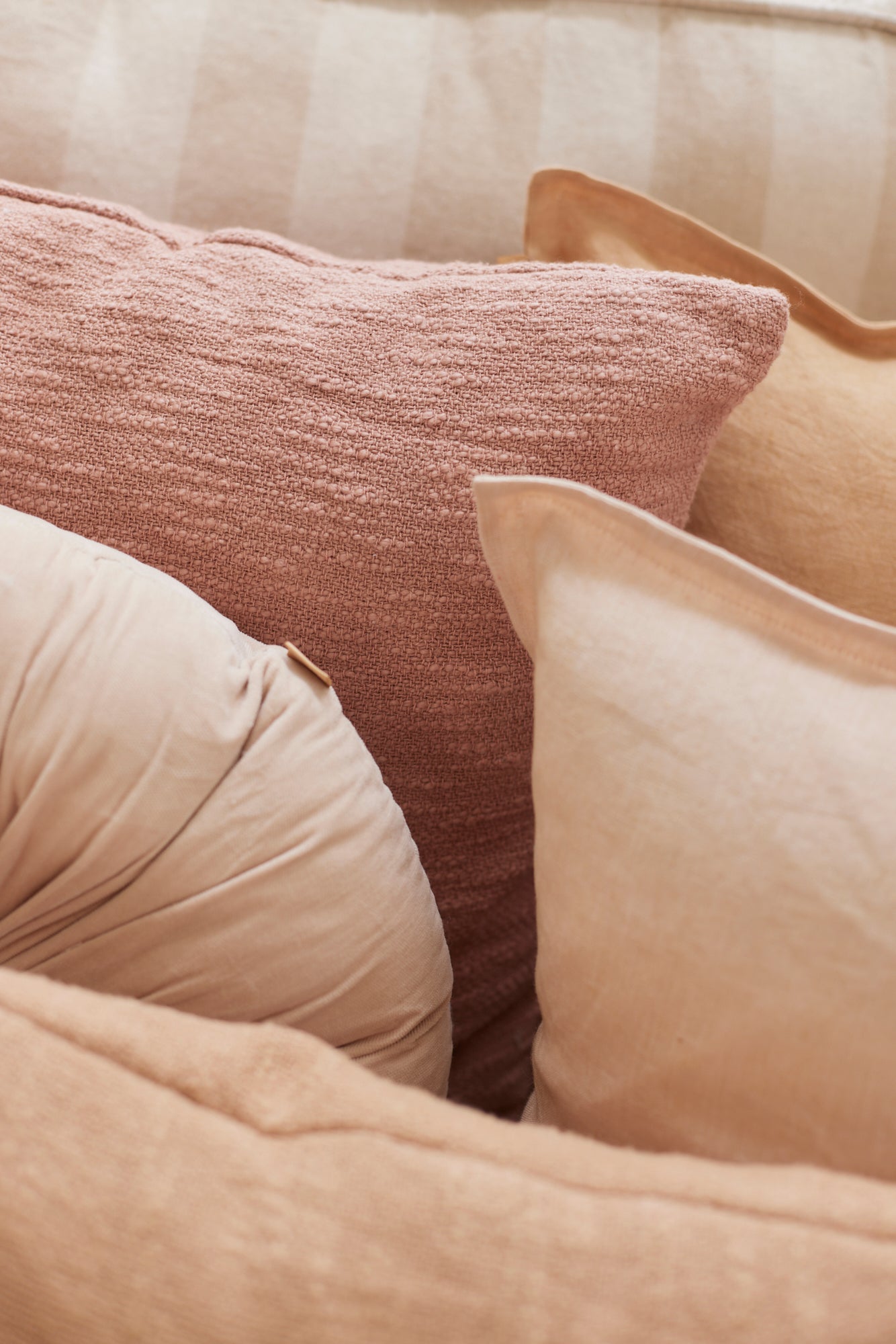 Cuddle Blush Velvet Round Cushion