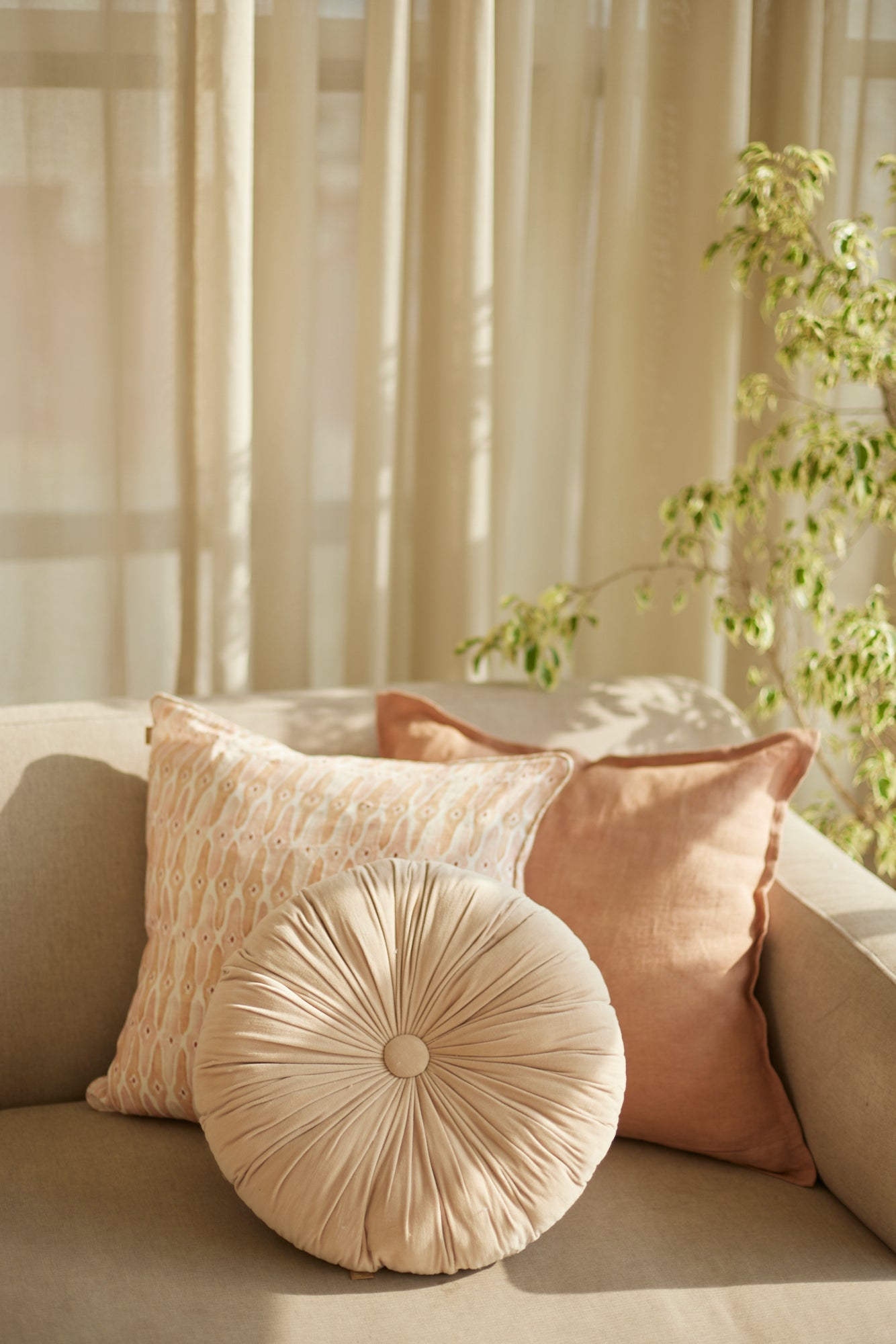 Cuddle Blush Velvet Round Cushion