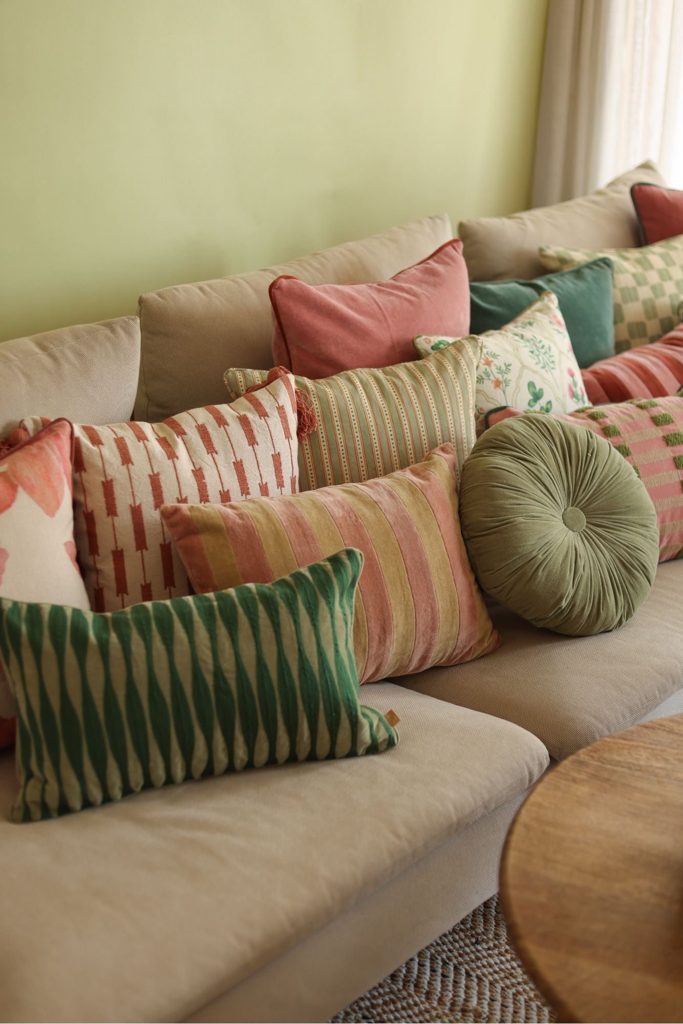 Cuddle Fern Velvet Round Cushion