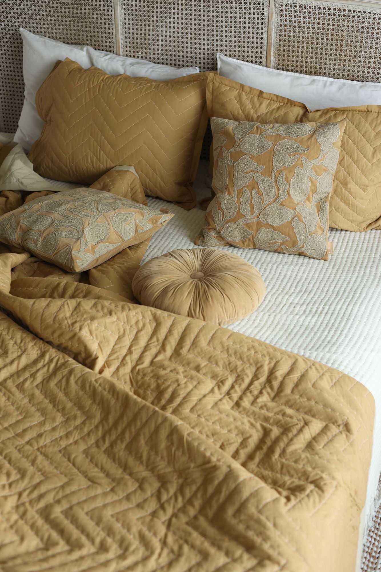 Cuddle Sand Velvet Round Cushion