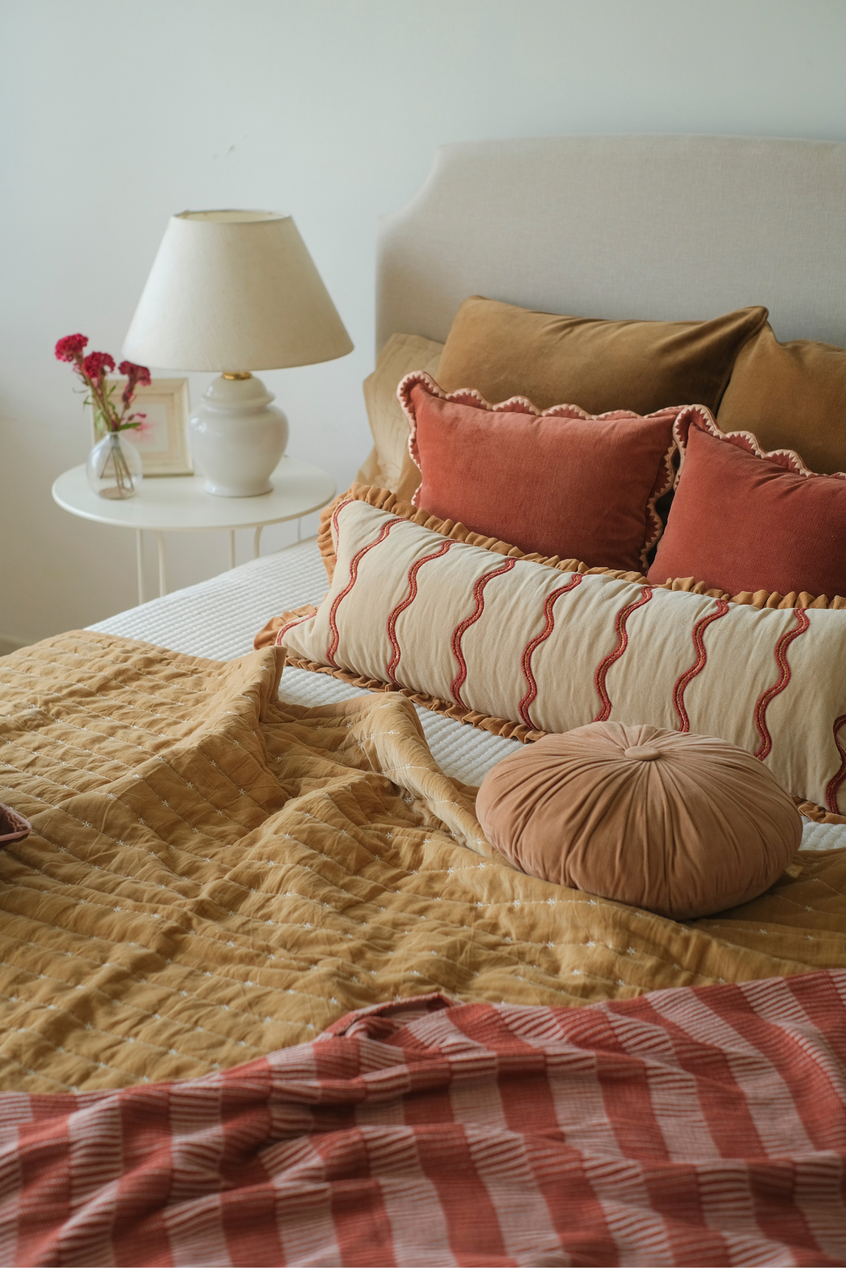 Cuddle Sand Velvet Round Cushion