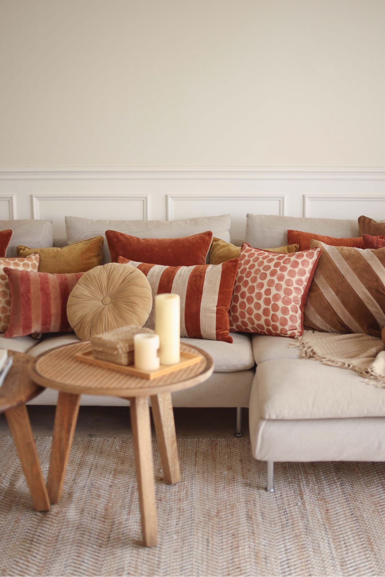 Cuddle Oatmeal Velvet  Round Cushion