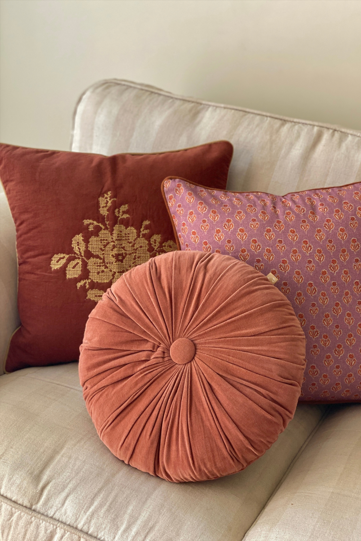 Cuddle Rhubarb Velvet  Round Cushion