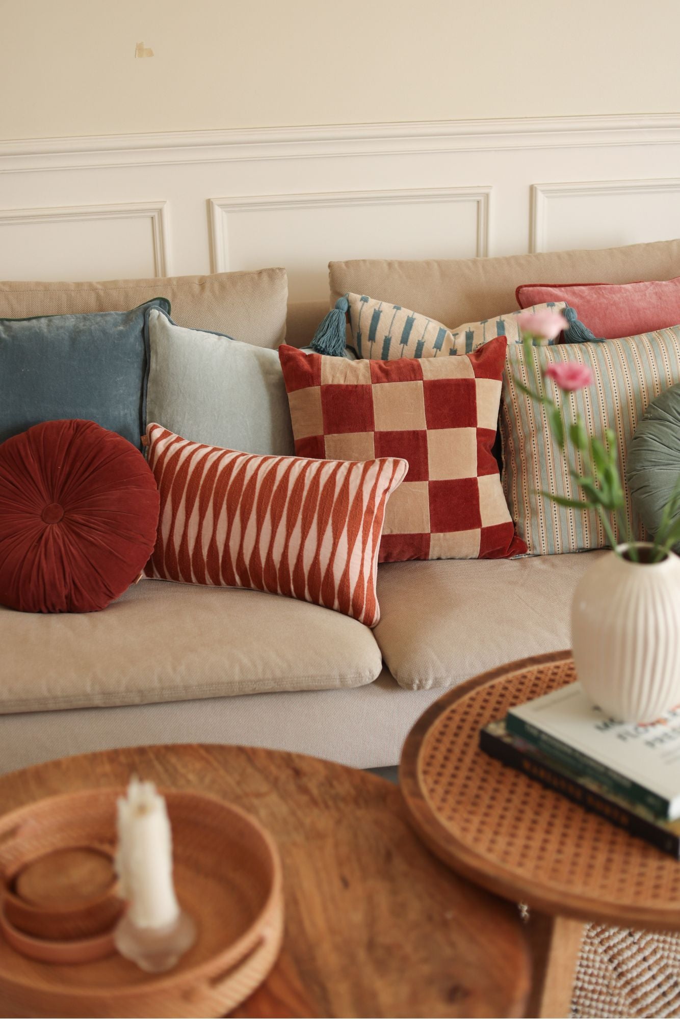 Cuddle Rhubarb Velvet  Round Cushion