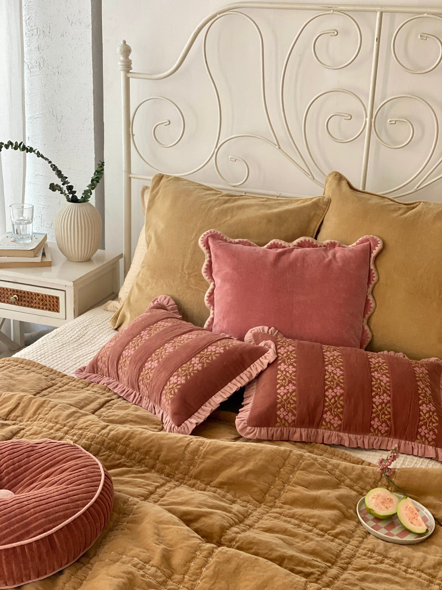 Checker Sand Velvet Embroidered Quilt