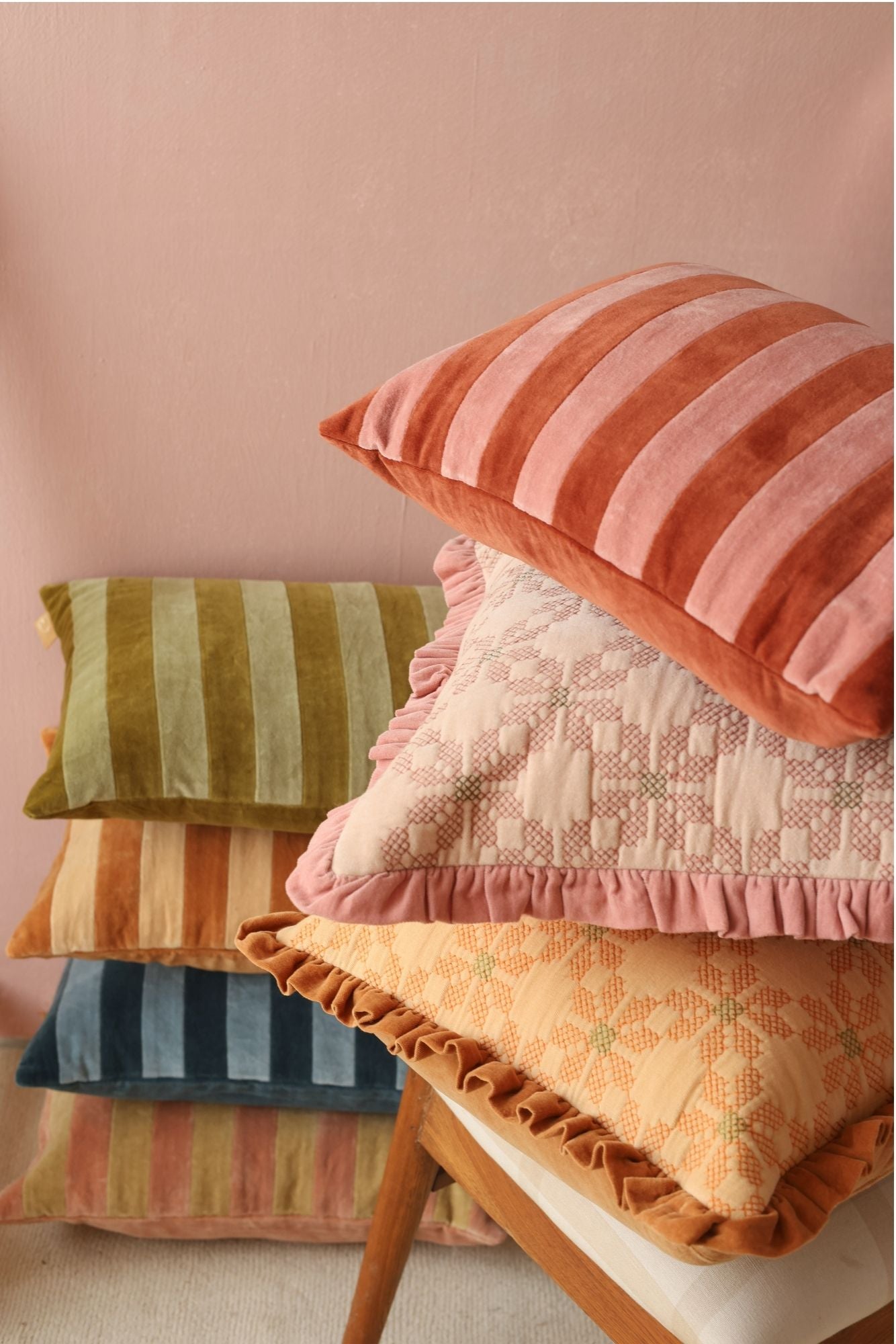 Daisy Baby Pink Cushion Cover