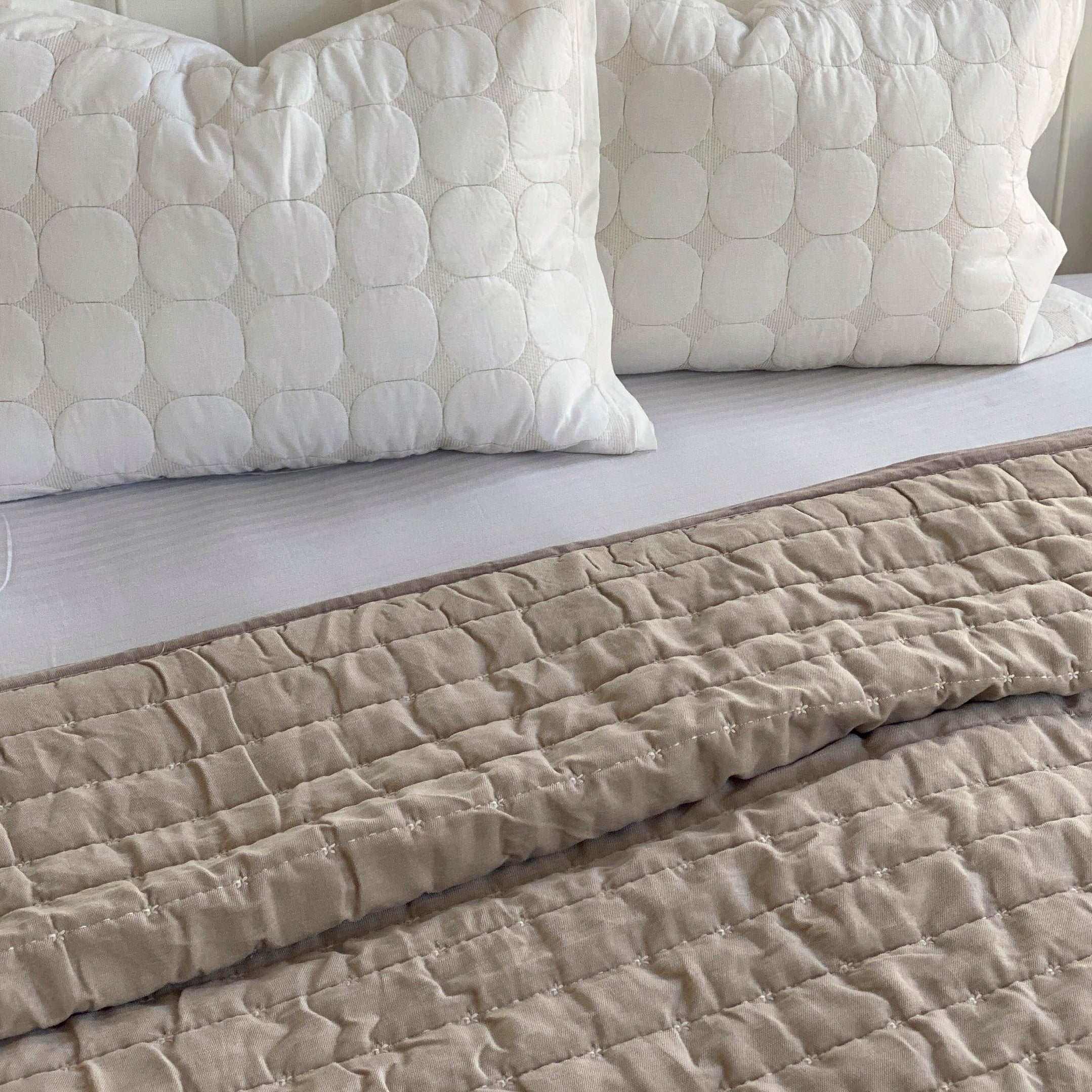 Sitara Oatmeal Cotton Quilt